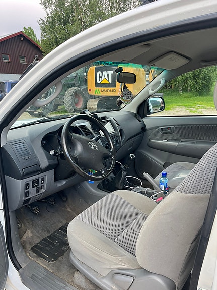 Toyota HiLux 5 of 15