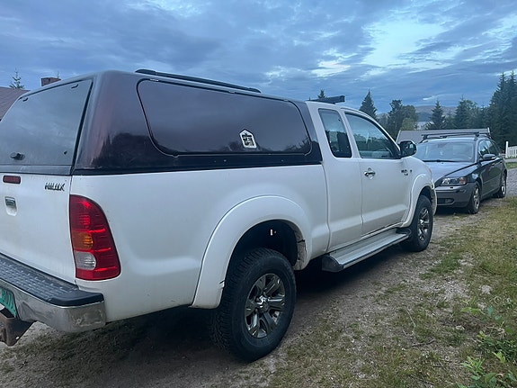 Toyota HiLux 4 of 15