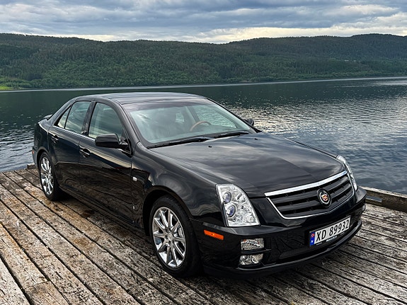 Cadillac STS 5 of 5