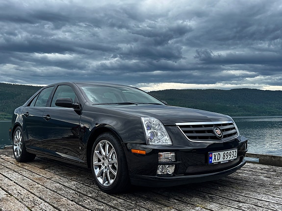 Cadillac STS 4 of 5