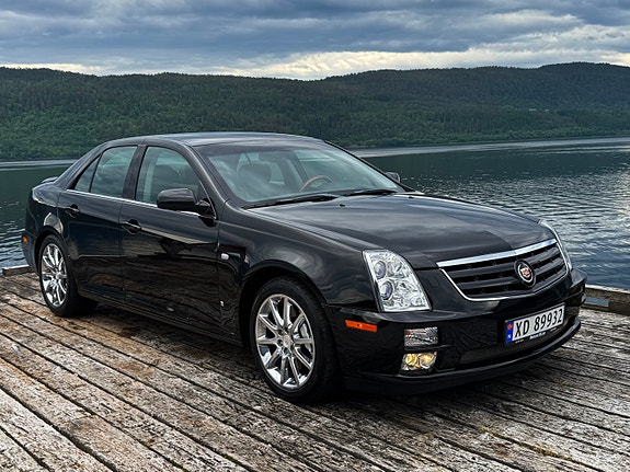 Cadillac STS 3 of 5