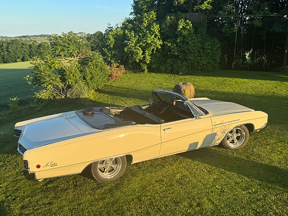 Buick Le Sabre 2 of 5