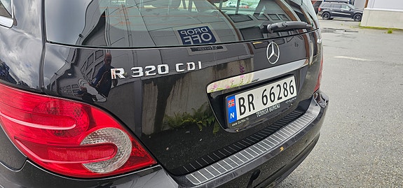 Mercedes-Benz R320 5 of 5