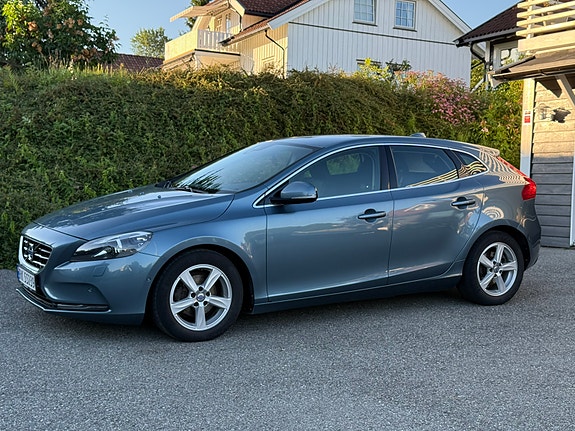 Volvo V40 4 of 23