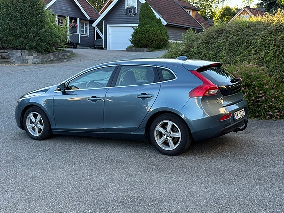 Volvo V40 3 of 23