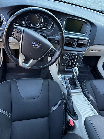 Volvo V40 13 of 23