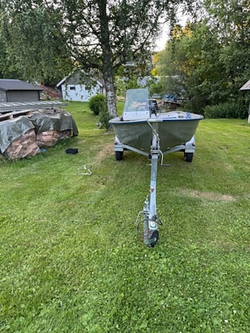 Linder Sportman 400 med styrekonsoll, Suzuki 15 hk 4-takt og båthenger 3 of 5