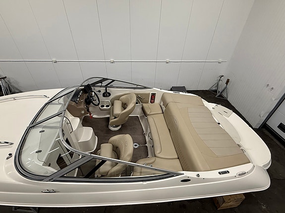 KUPP! Stingray 208 CR m/ Mercruiser 130 MPI. Ny kalesje og havnekalesje. Solseng 15 of 30