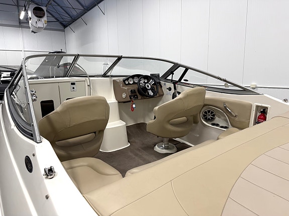 KUPP! Stingray 208 CR m/ Mercruiser 130 MPI. Ny kalesje og havnekalesje. Solseng 20 of 30