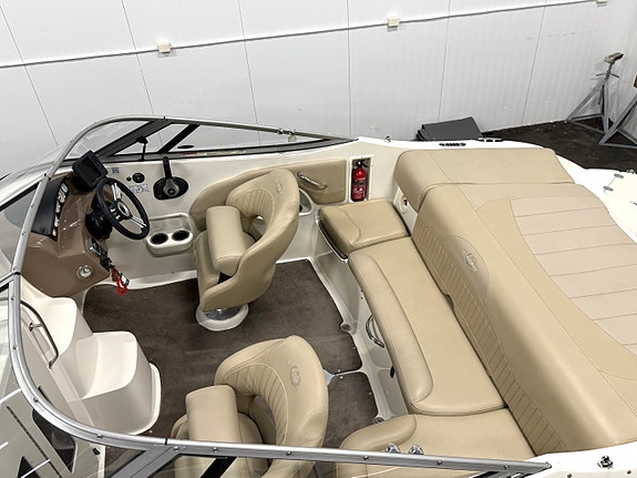 KUPP! Stingray 208 CR m/ Mercruiser 130 MPI. Ny kalesje og havnekalesje. Solseng 18 of 30