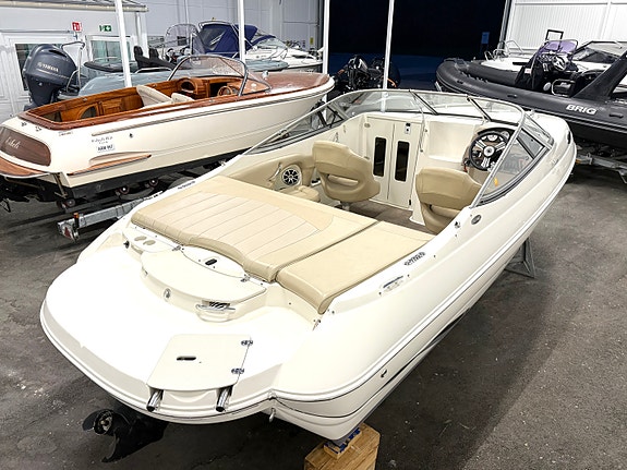 KUPP! Stingray 208 CR m/ Mercruiser 130 MPI. Ny kalesje og havnekalesje. Solseng 3 of 30