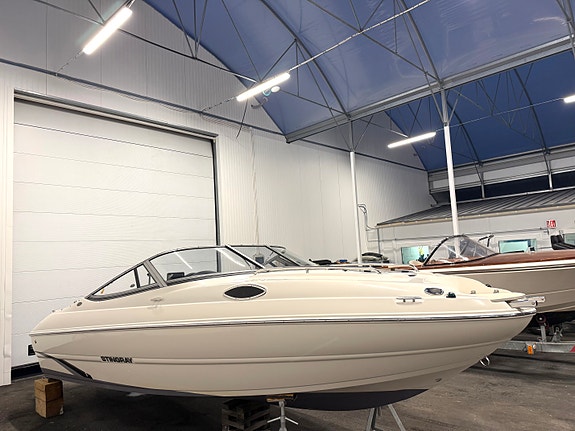 KUPP! Stingray 208 CR m/ Mercruiser 130 MPI. Ny kalesje og havnekalesje. Solseng 12 of 30