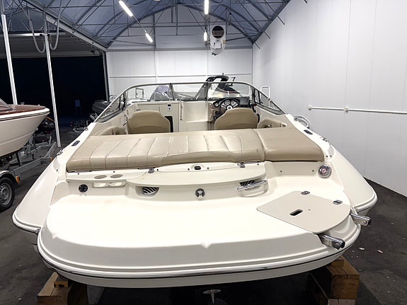 KUPP! Stingray 208 CR m/ Mercruiser 130 MPI. Ny kalesje og havnekalesje. Solseng 4 of 30