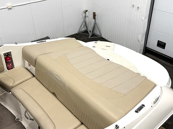 KUPP! Stingray 208 CR m/ Mercruiser 130 MPI. Ny kalesje og havnekalesje. Solseng 28 of 30