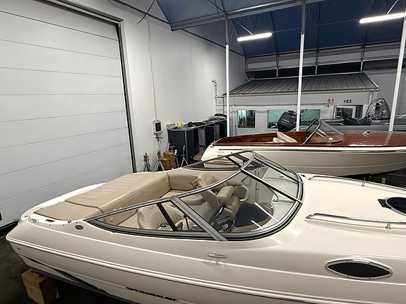 KUPP! Stingray 208 CR m/ Mercruiser 130 MPI. Ny kalesje og havnekalesje. Solseng 14 of 30