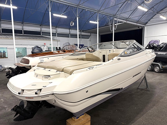 KUPP! Stingray 208 CR m/ Mercruiser 130 MPI. Ny kalesje og havnekalesje. Solseng