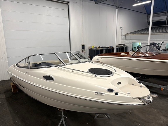 KUPP! Stingray 208 CR m/ Mercruiser 130 MPI. Ny kalesje og havnekalesje. Solseng 11 of 30