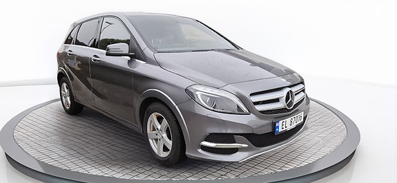 Mercedes-Benz B250 2 of 5