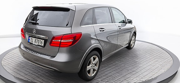 Mercedes-Benz B250 4 of 5