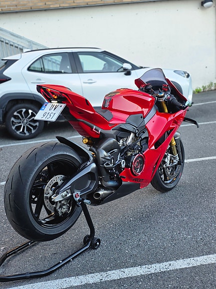 Ducati Panigale V4 S 3 of 5