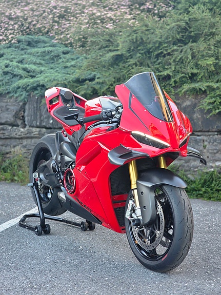 Ducati Panigale V4 S 2 of 5