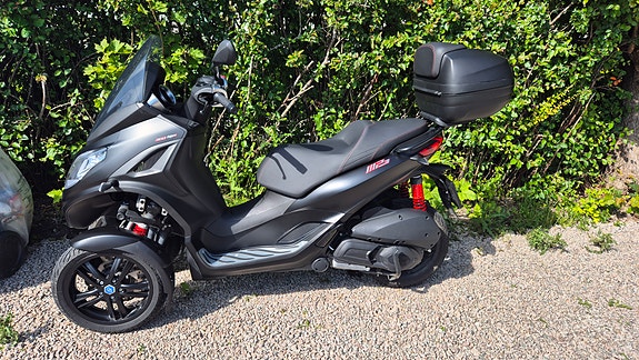 Piaggio MP3 300 HPE 2 of 5