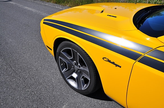 Dodge Challenger 9 of 19