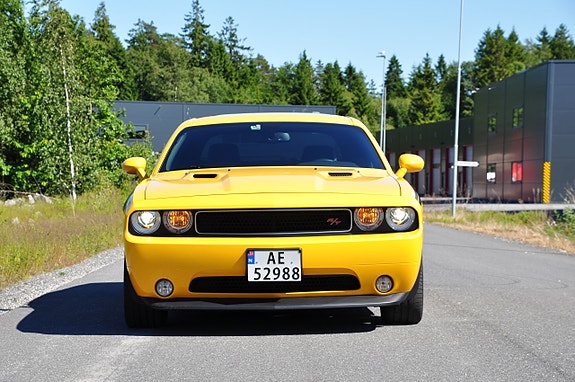 Dodge Challenger 2 of 19
