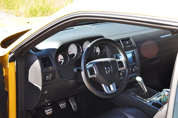 Dodge Challenger 11 of 19