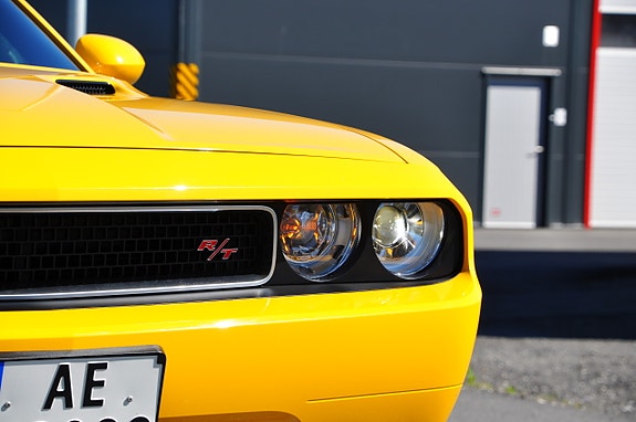 Dodge Challenger 8 of 19
