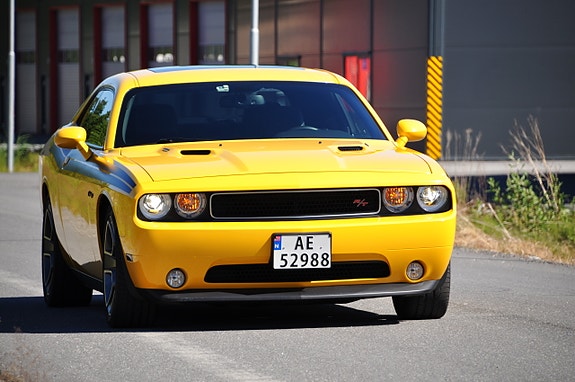 Dodge Challenger 4 of 19