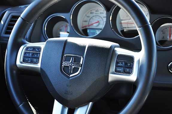 Dodge Challenger 13 of 19