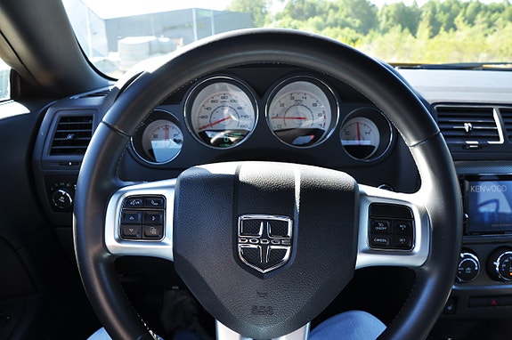 Dodge Challenger 12 of 19