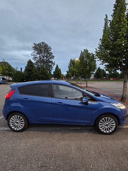 Ford Fiesta 3 of 5