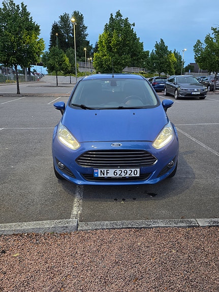 Ford Fiesta 2 of 5