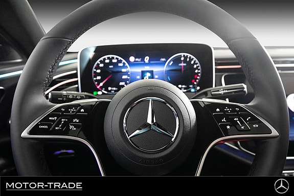 Mercedes-Benz E300 de 27 of 30