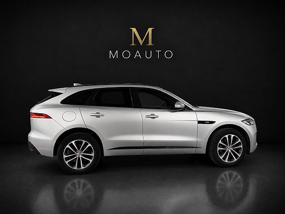 Jaguar F-PACE 8 of 15