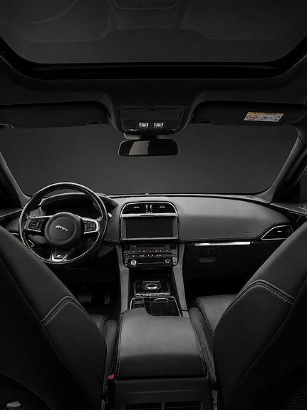 Jaguar F-PACE 11 of 15
