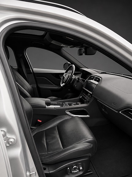 Jaguar F-PACE 10 of 15