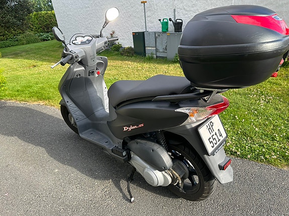 Honda SES 125 Dylan 3 of 5