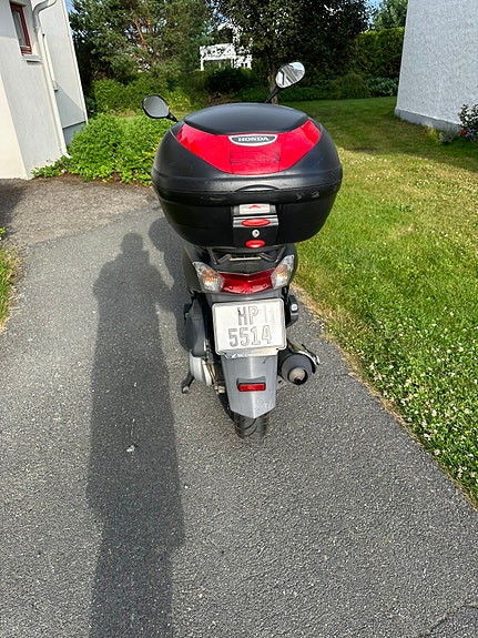 Honda SES 125 Dylan 4 of 5
