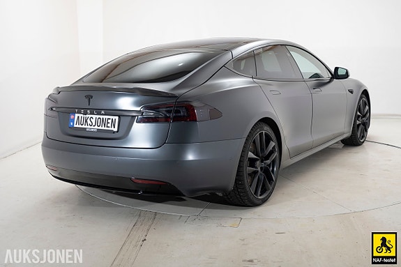 Tesla Model S 4 of 5