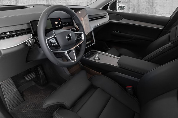 Volvo EX90 13 of 30