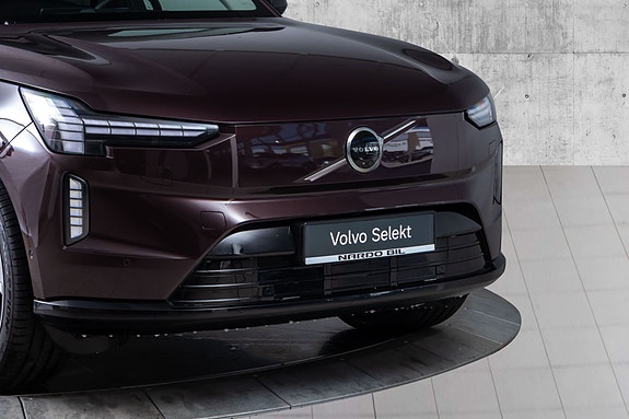 Volvo EX90 8 of 30