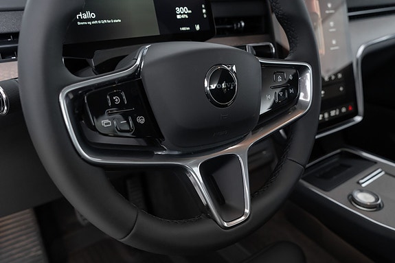 Volvo EX90 15 of 30