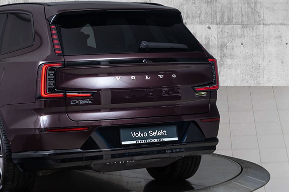 Volvo EX90 10 of 30