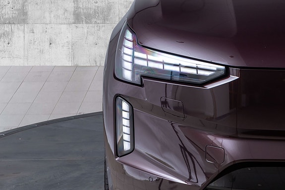 Volvo EX90 6 of 30