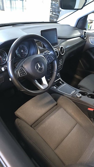 Mercedes-Benz B250 e 5 of 5
