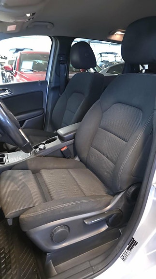 Mercedes-Benz B250 e 6 of 29