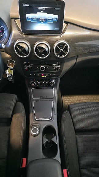 Mercedes-Benz B250 e 13 of 29